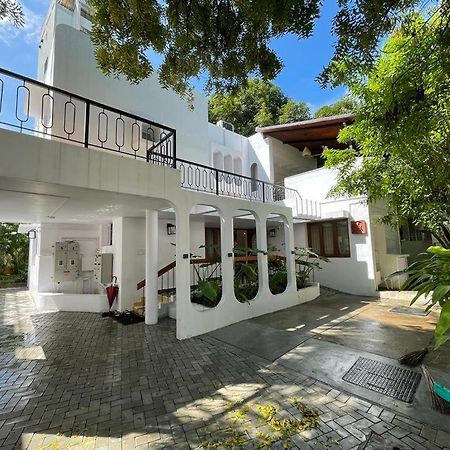 Hanu Reddy Residences - Nawab Habibullah Avenue Csennai Kültér fotó