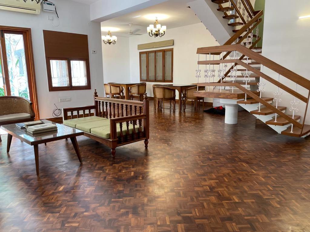 Hanu Reddy Residences - Nawab Habibullah Avenue Csennai Kültér fotó