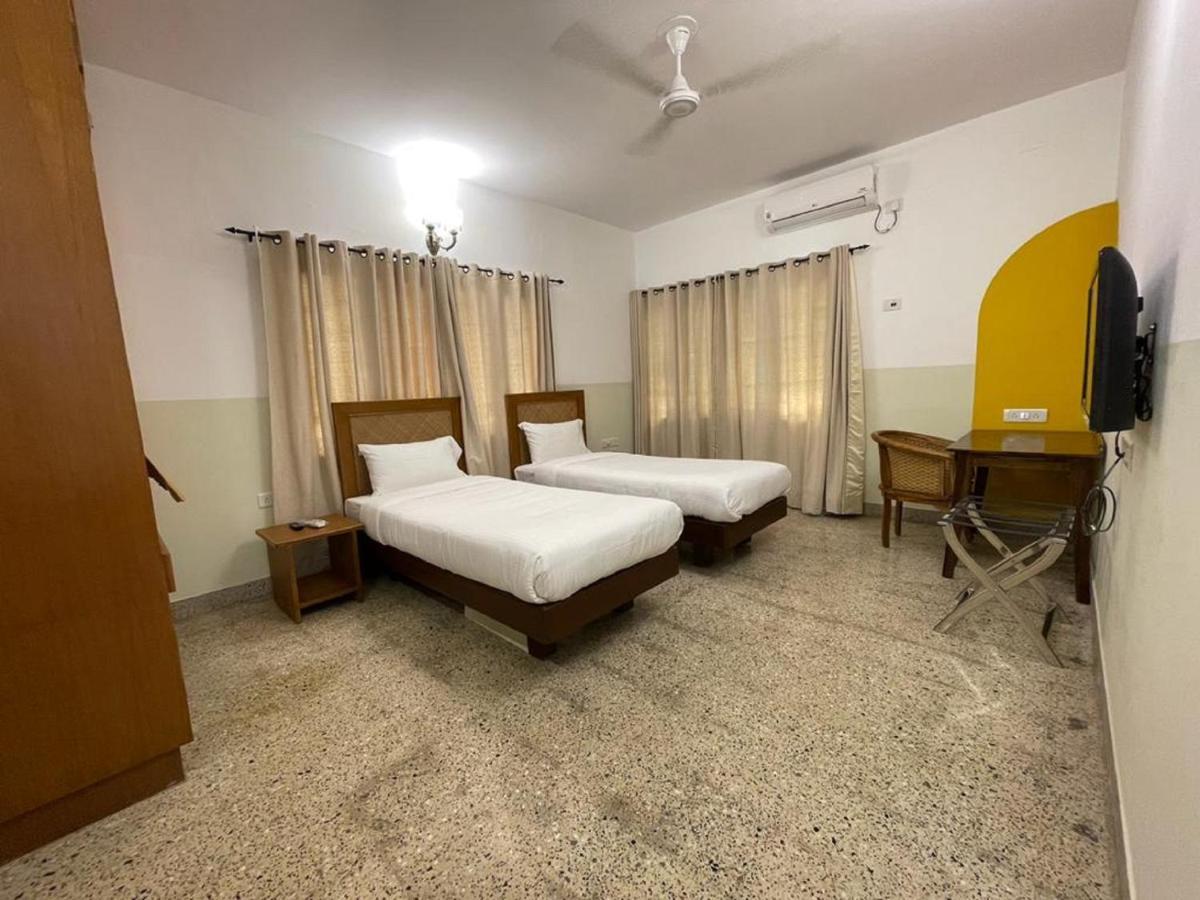 Hanu Reddy Residences - Nawab Habibullah Avenue Csennai Kültér fotó